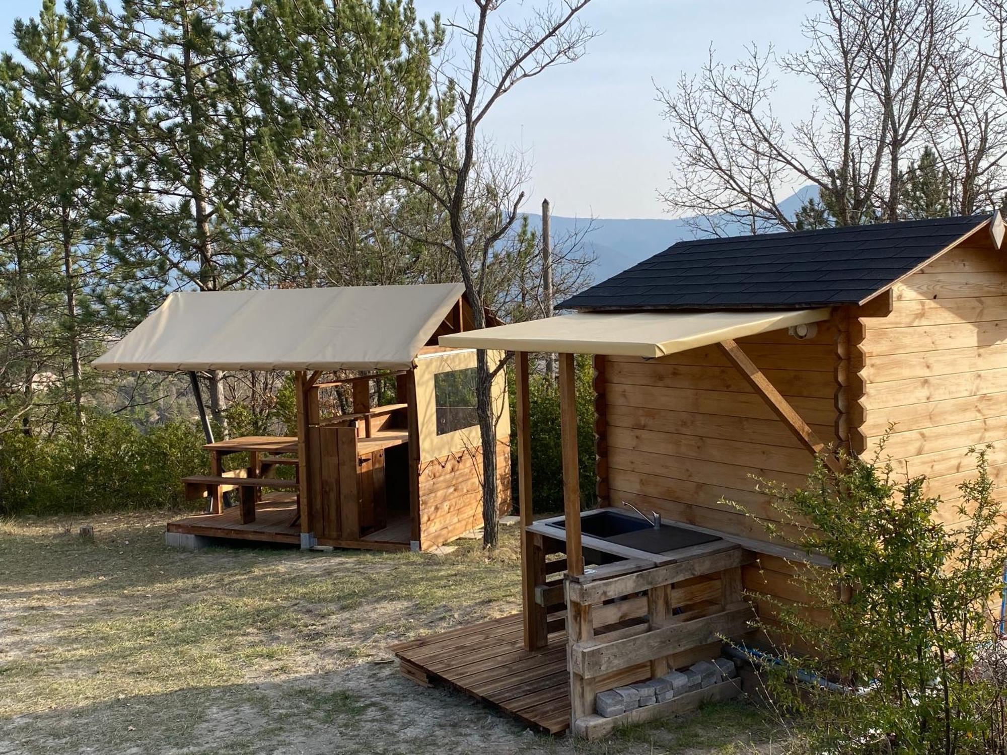 Camping Les Hauts De Rosans Exterior photo